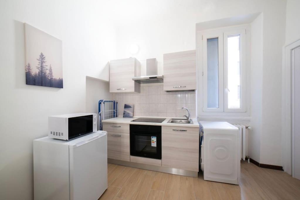 Apartment 4 Stops From The City Center Milan Exterior photo